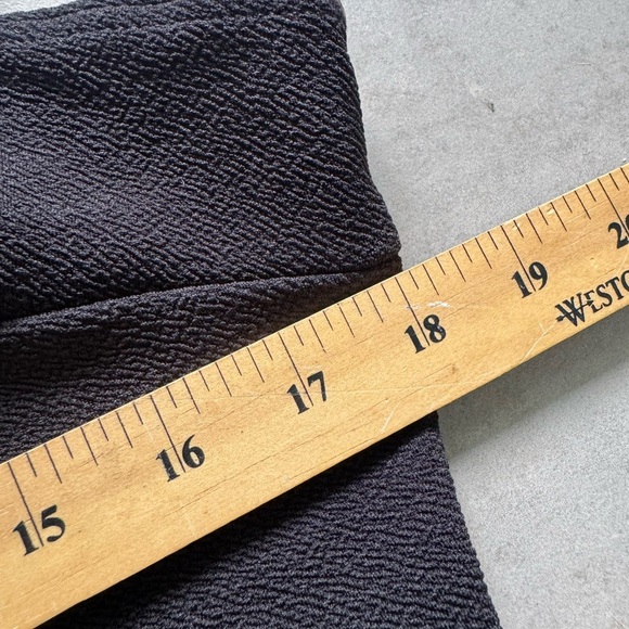 SHEIN Curve 1XL Black Two-Piece Set – Crop Cami Top & High-Waist Leggings - Picture 10 of 12